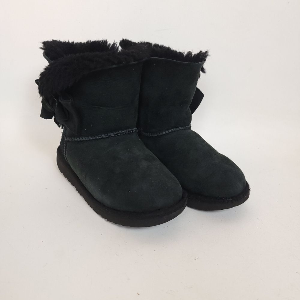 UGG Girls Mini Bailey Bow II Boots Black Sheepskin Water Resistant Youth Size 2